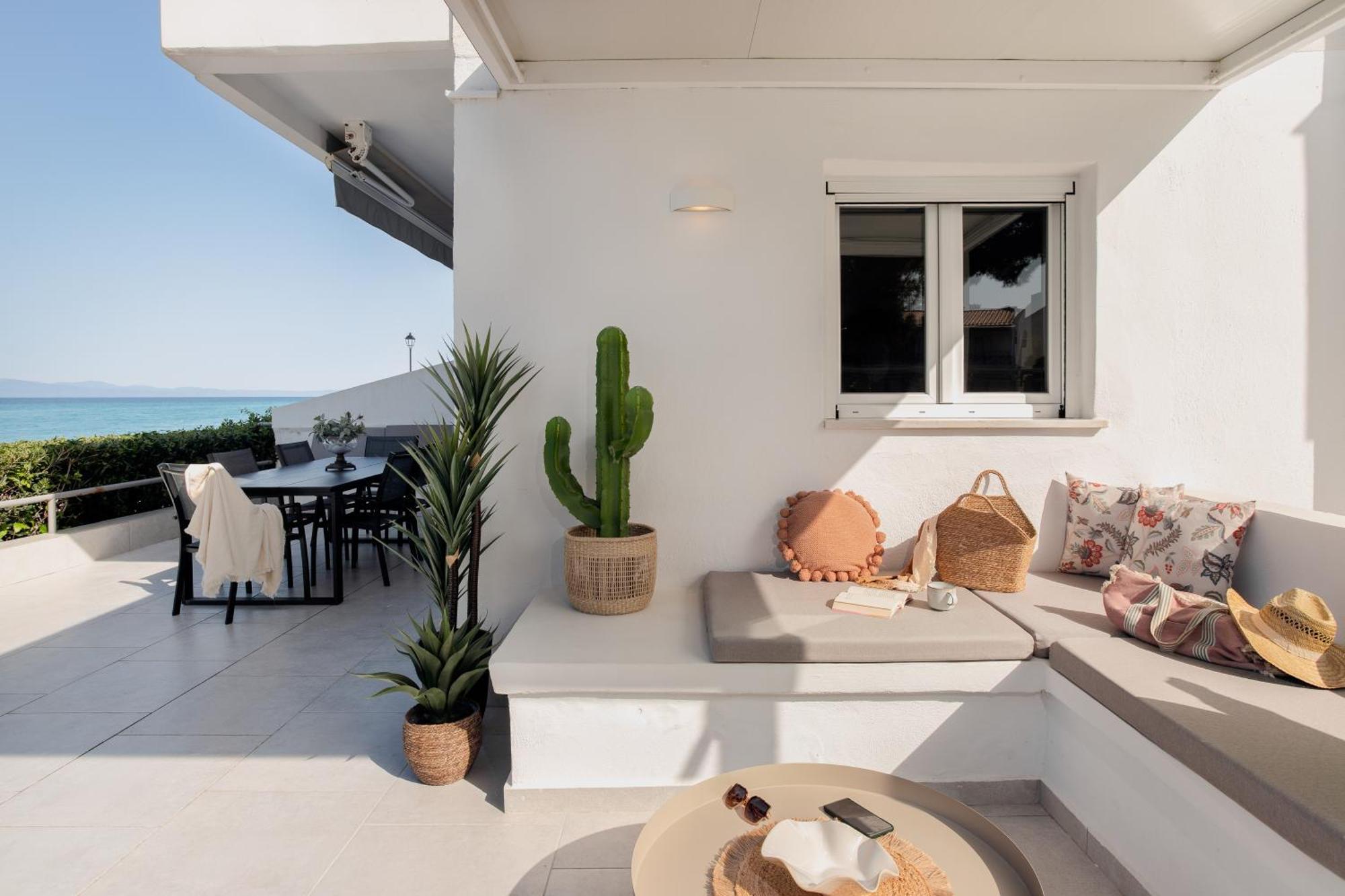 Long Island House, Beachfront * Hanioti